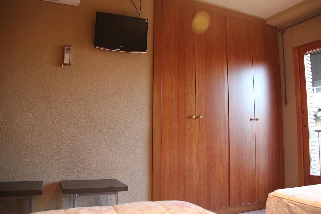 Hostal Cafeteteria Goya Barbastro Kamer foto