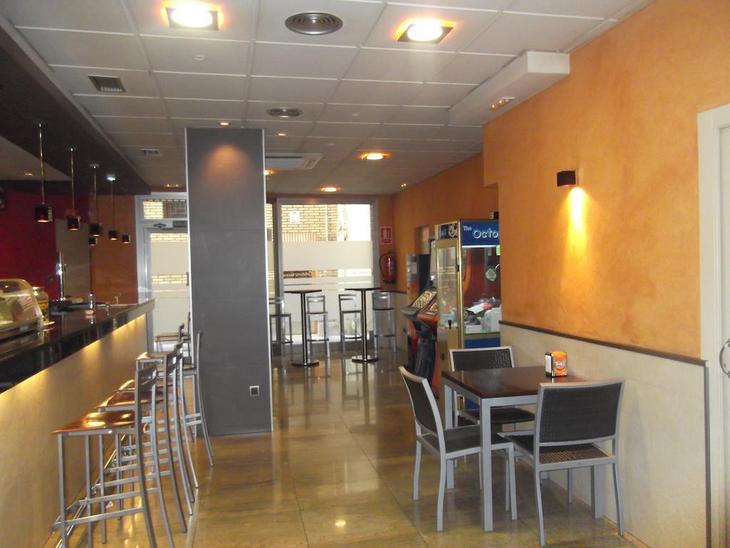Hostal Cafeteteria Goya Barbastro Buitenkant foto