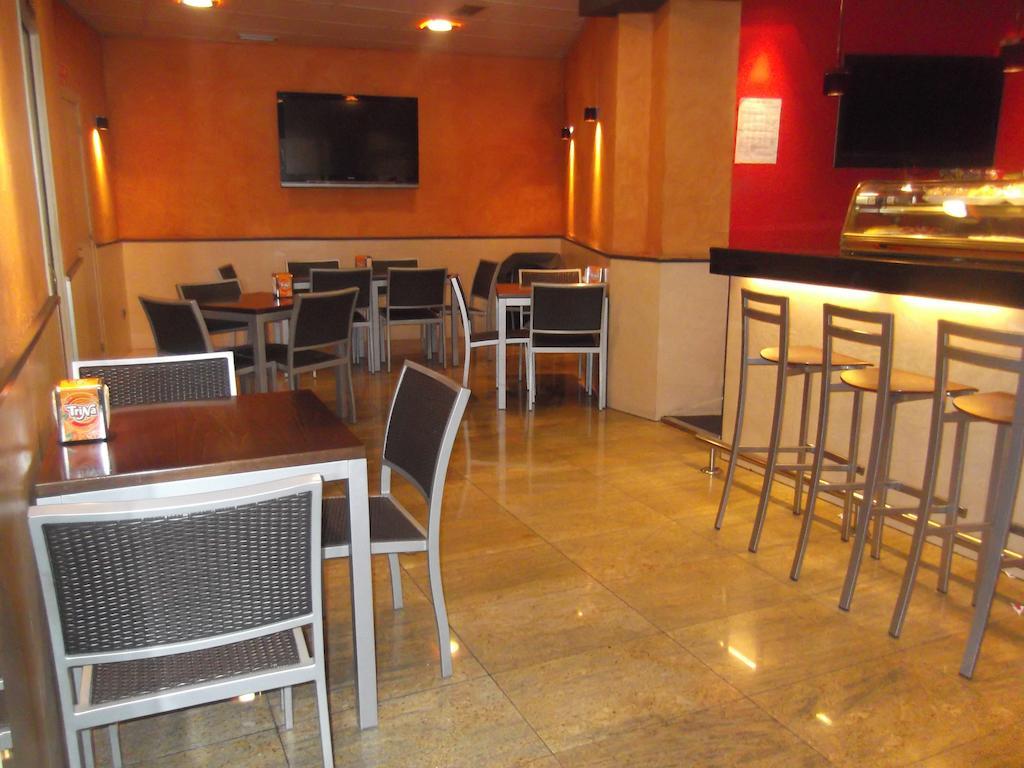 Hostal Cafeteteria Goya Barbastro Buitenkant foto